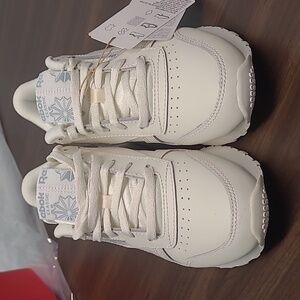 Reebok Size 5 White and Sea Grey Classic Leather Running Shoe